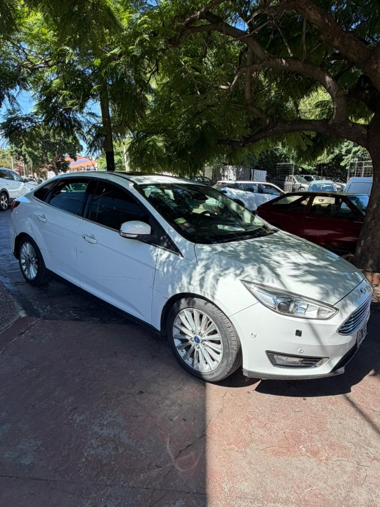 Ford Focus SE — foto 11